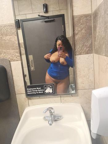 Liz-ho, 26  female escort, Peoria