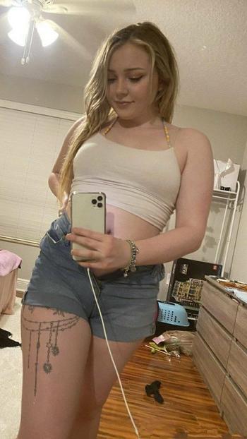 Alisa, 26  female escort, Peoria